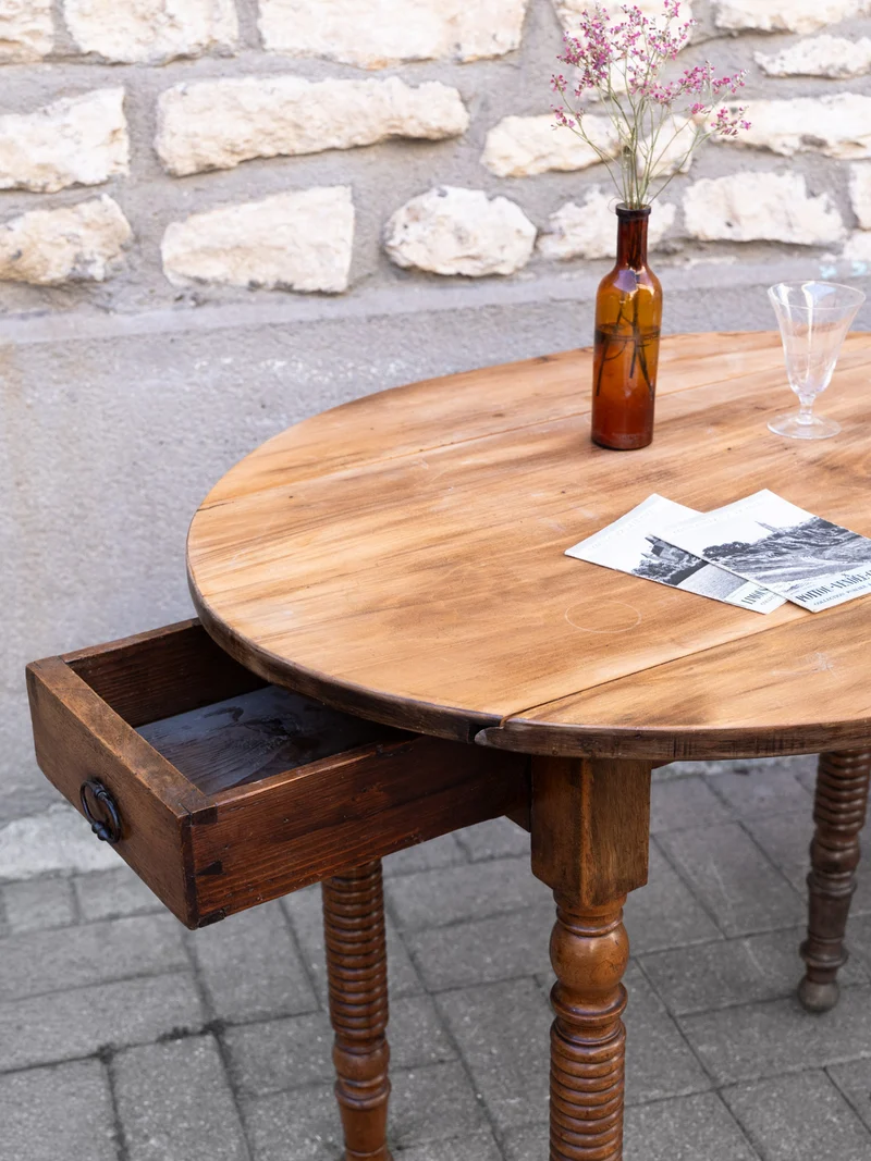 Romy, la table à manger ovale en bois N°1516