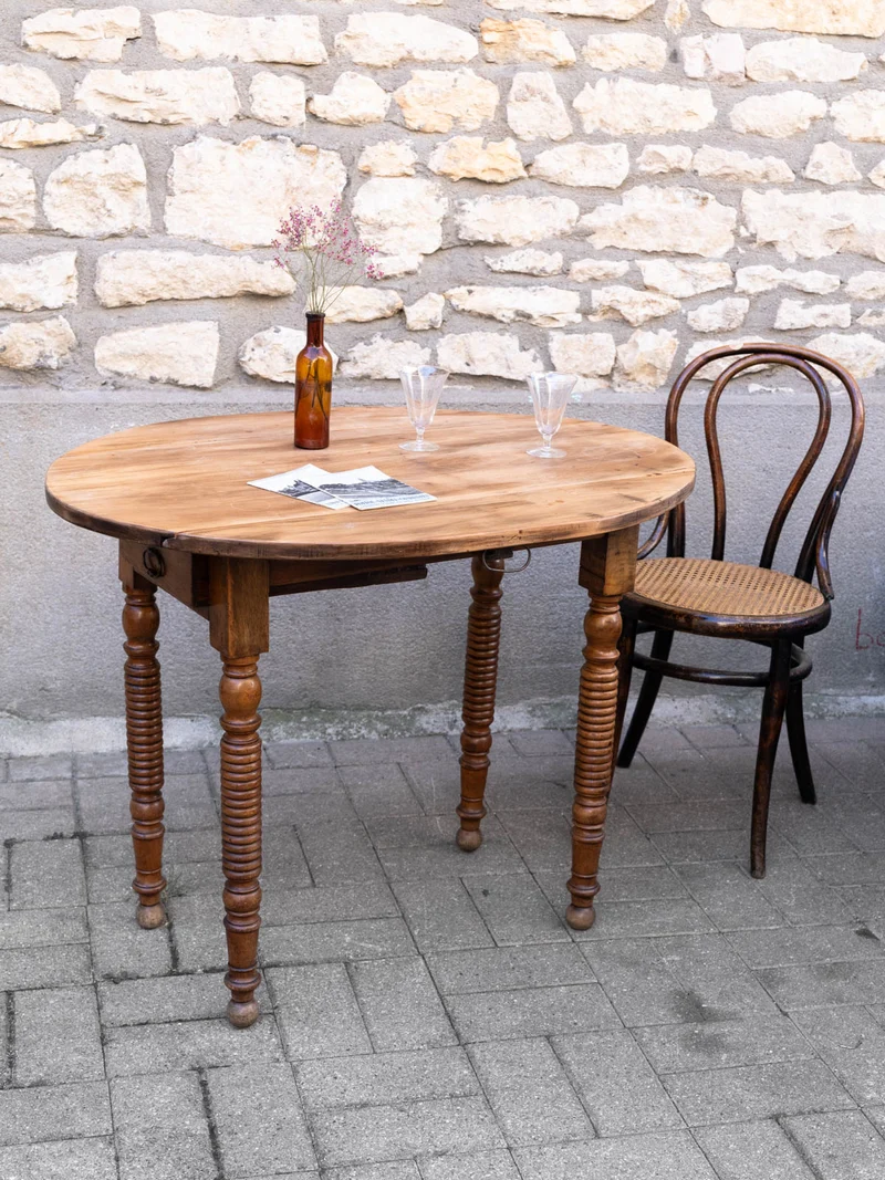 Romy, la table à manger ovale en bois N°1516