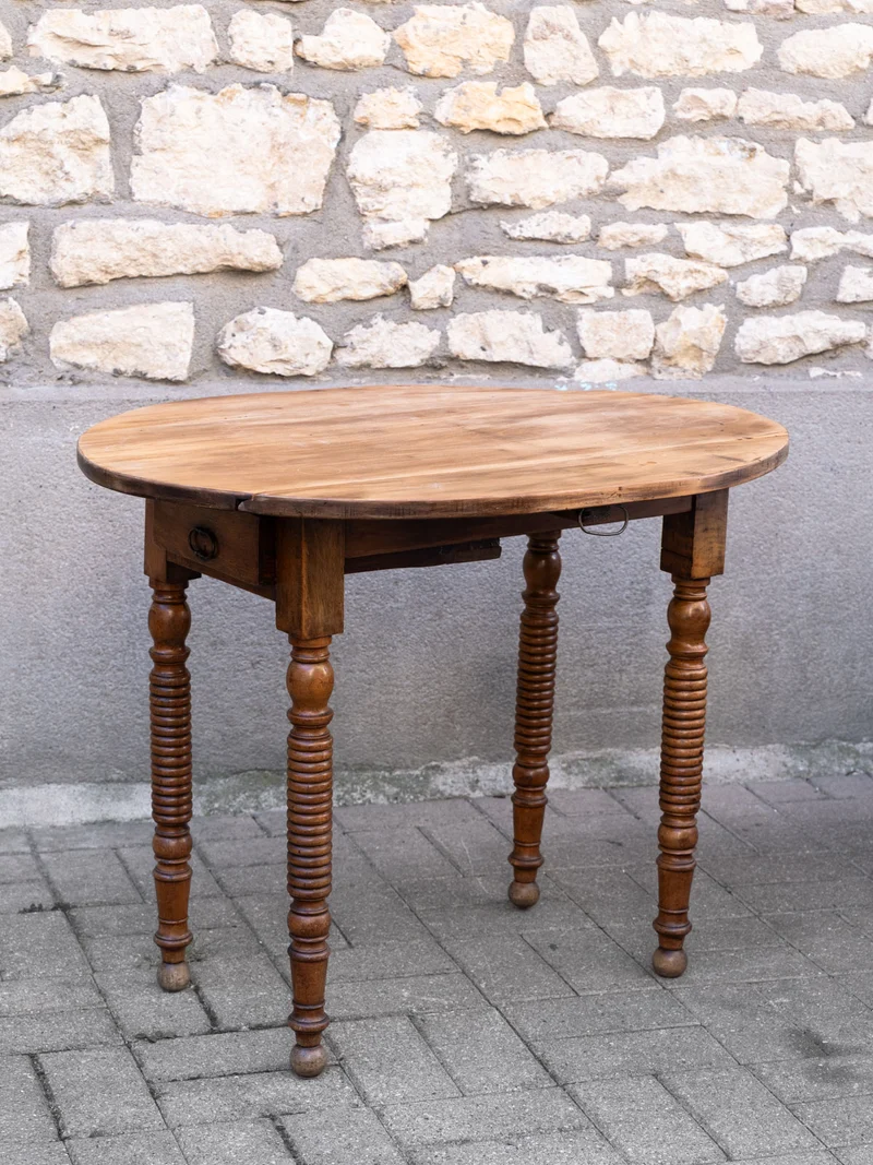 Romy, la table à manger ovale en bois N°1516
