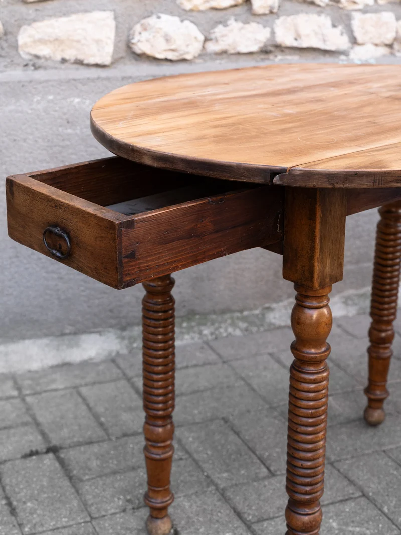 Romy, la table à manger ovale en bois N°1516