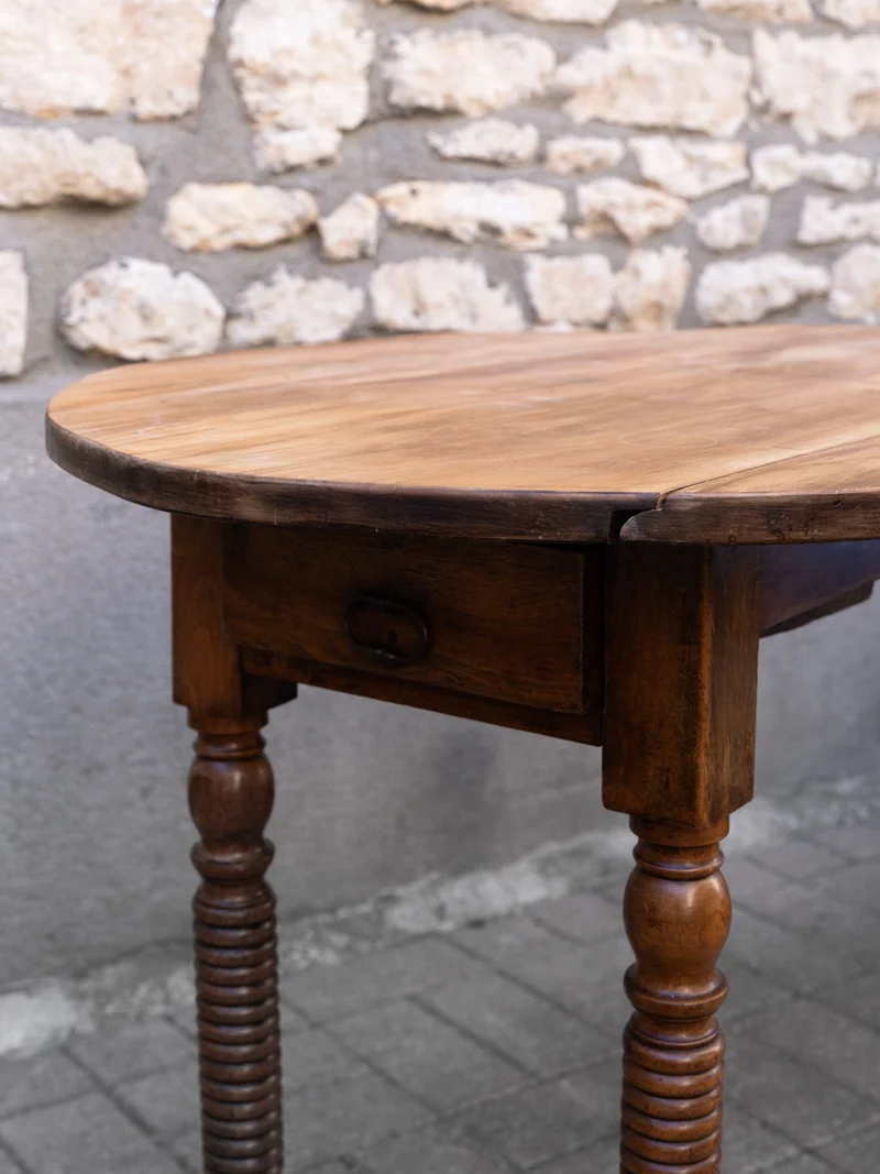 Romy, la table à manger ovale en bois N°1516