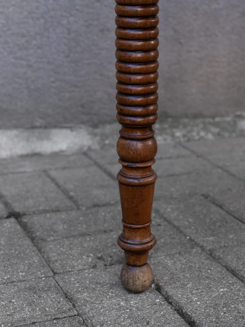 Romy, la table à manger ovale en bois N°1516