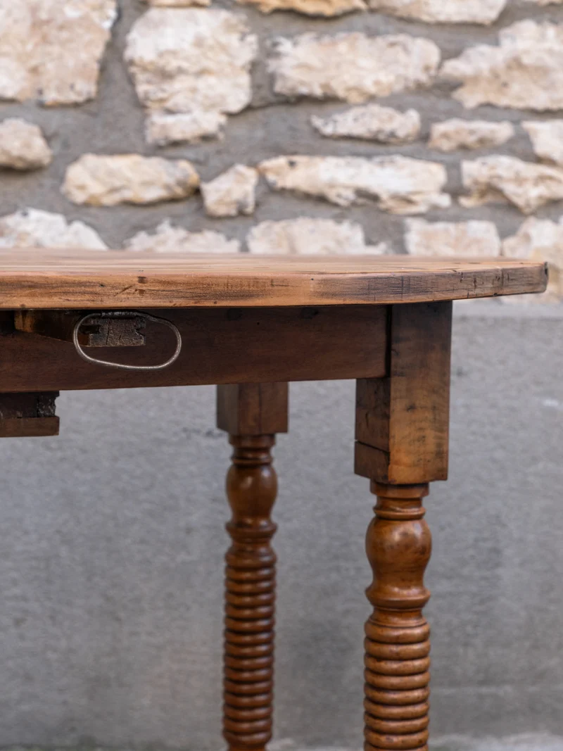 Romy, la table à manger ovale en bois N°1516