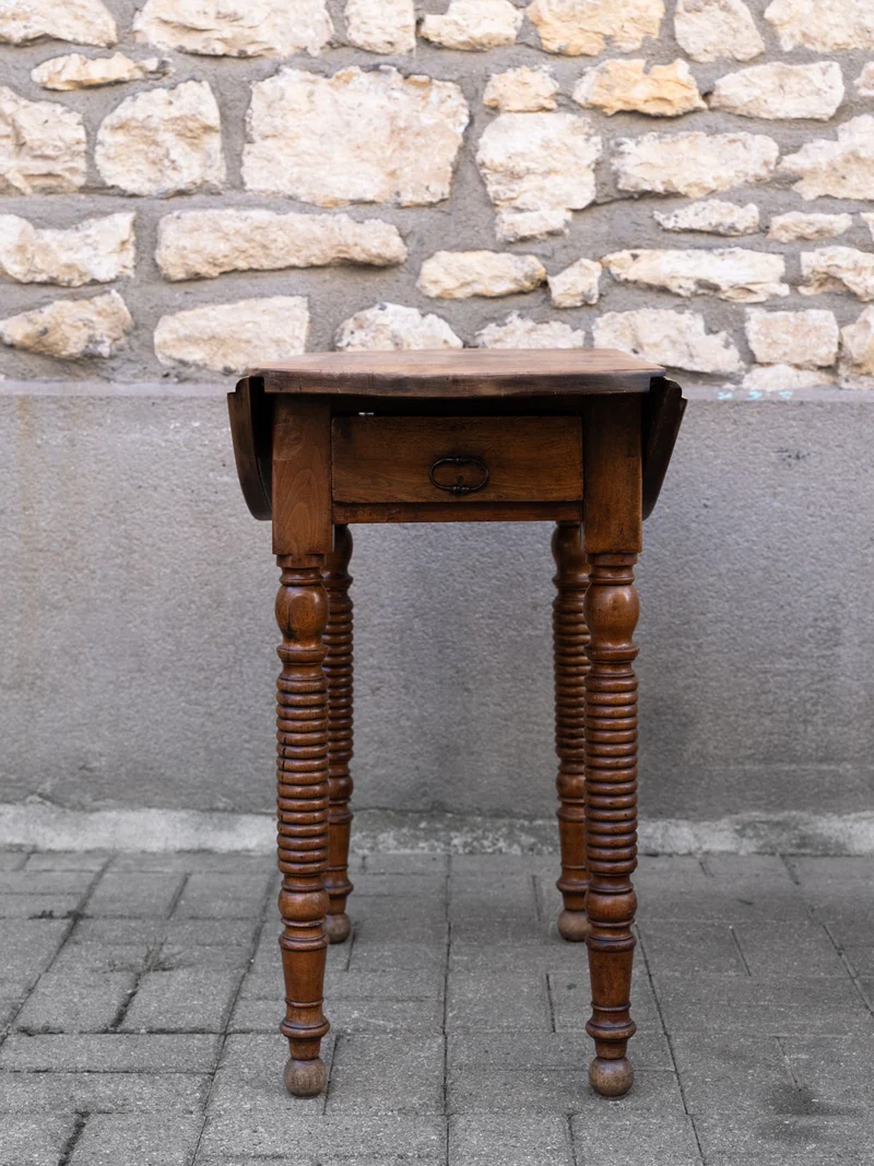 Romy, la table à manger ovale en bois N°1516