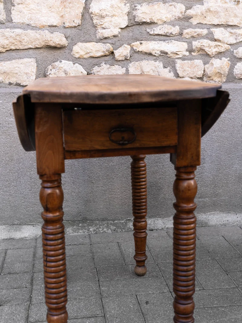 Romy, la table à manger ovale en bois N°1516