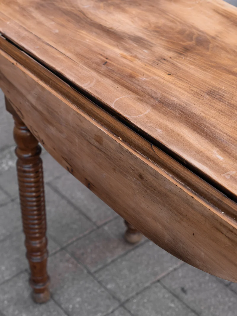 Romy, la table à manger ovale en bois N°1516