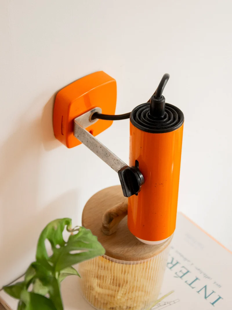 Suzette, l'applique murale au design audacieux N°238