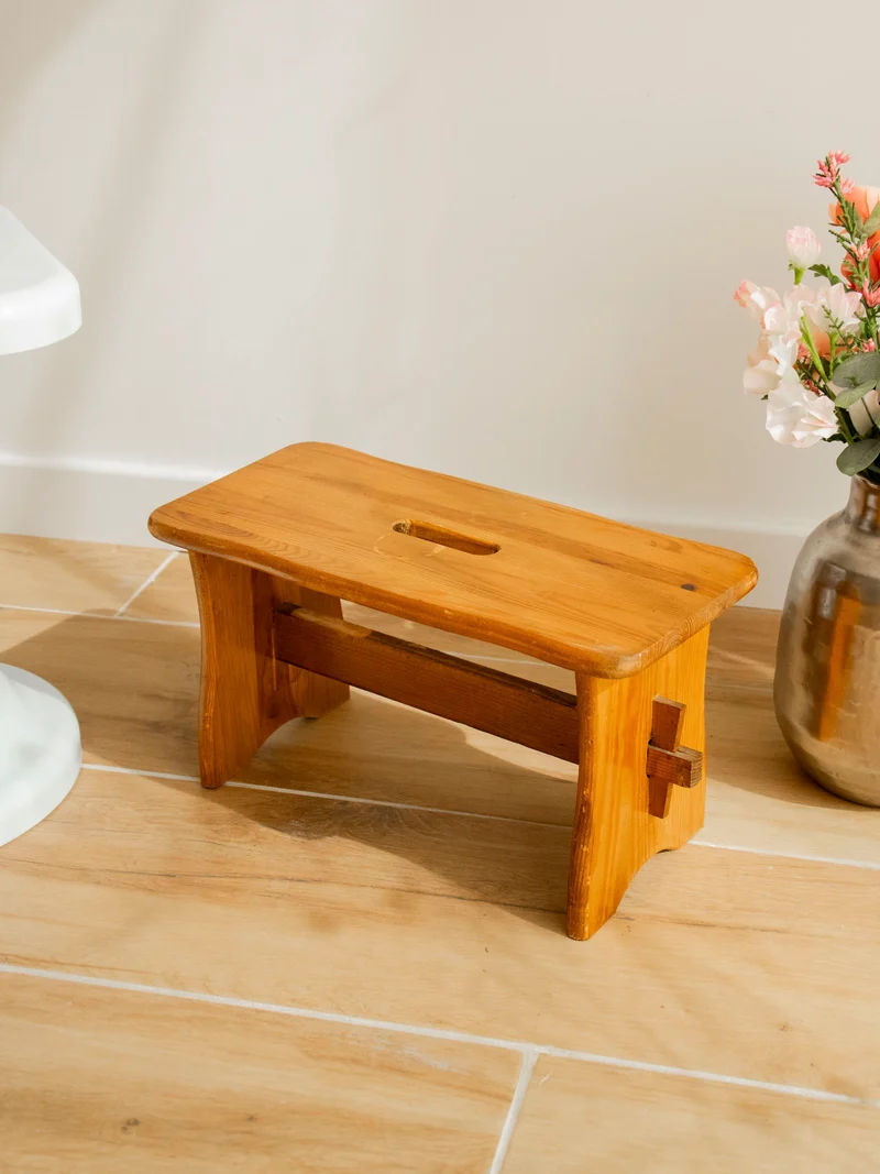 Regis, le repose pieds en bois clair N°1526