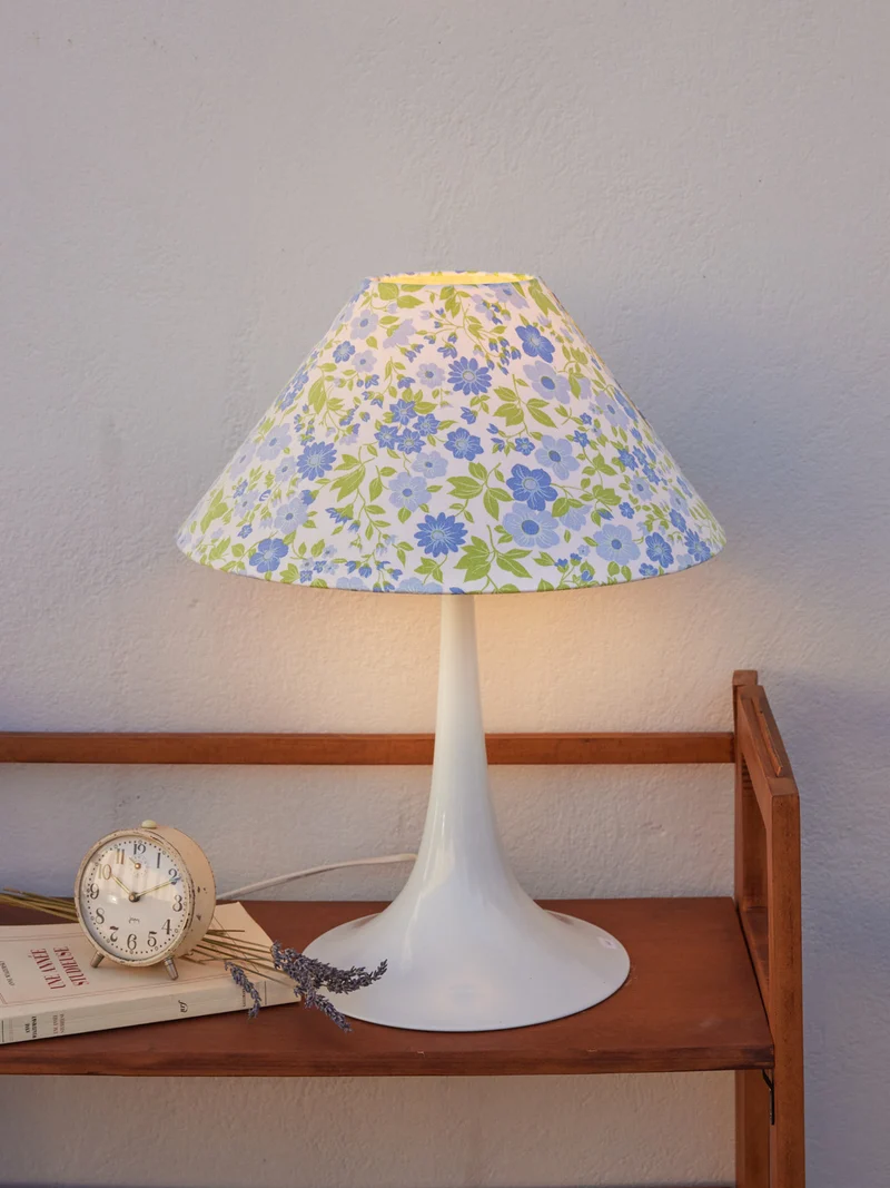 Julia, la lampe à poser vintage en plastique N°1033