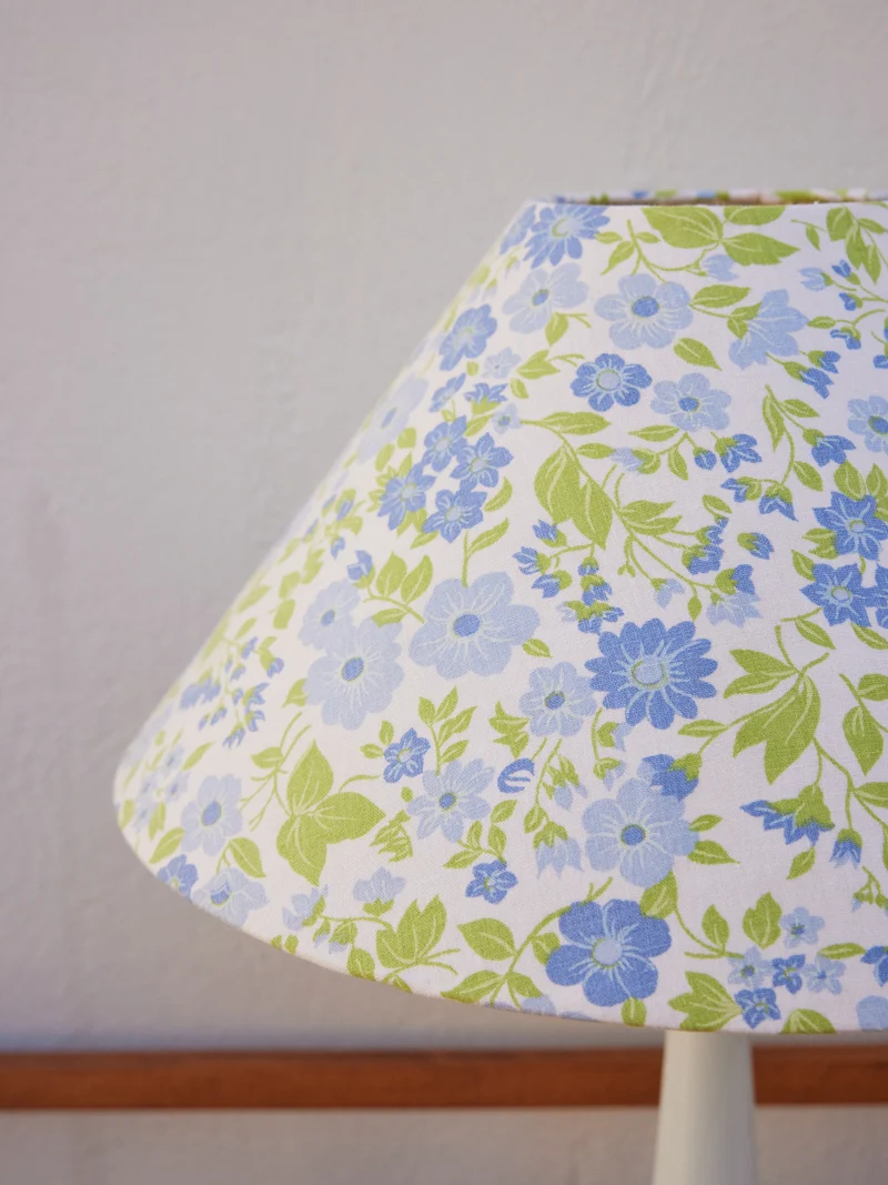 Julia, la lampe à poser vintage en plastique N°1033
