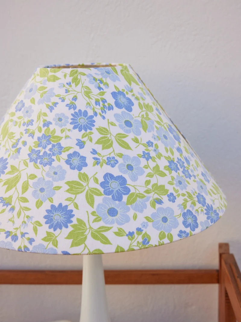 Julia, la lampe à poser vintage en plastique N°1033