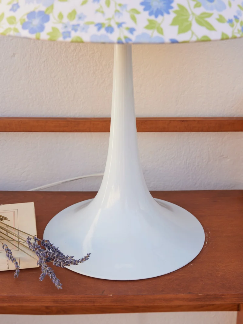 Julia, la lampe à poser vintage en plastique N°1033