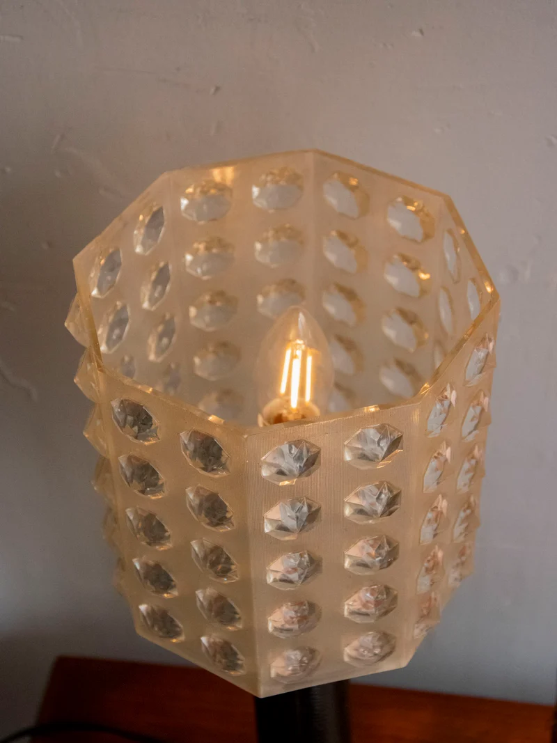Suzanne, la lampe au style rétro N°638