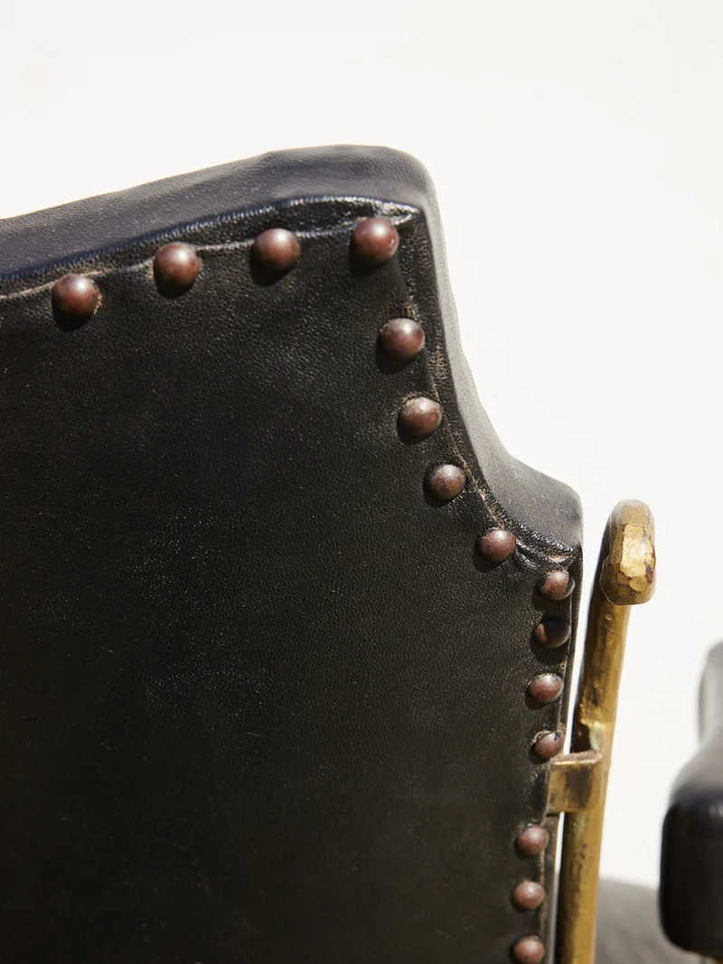 Ernest, le fauteuil de coiffeur en cuir N°1581