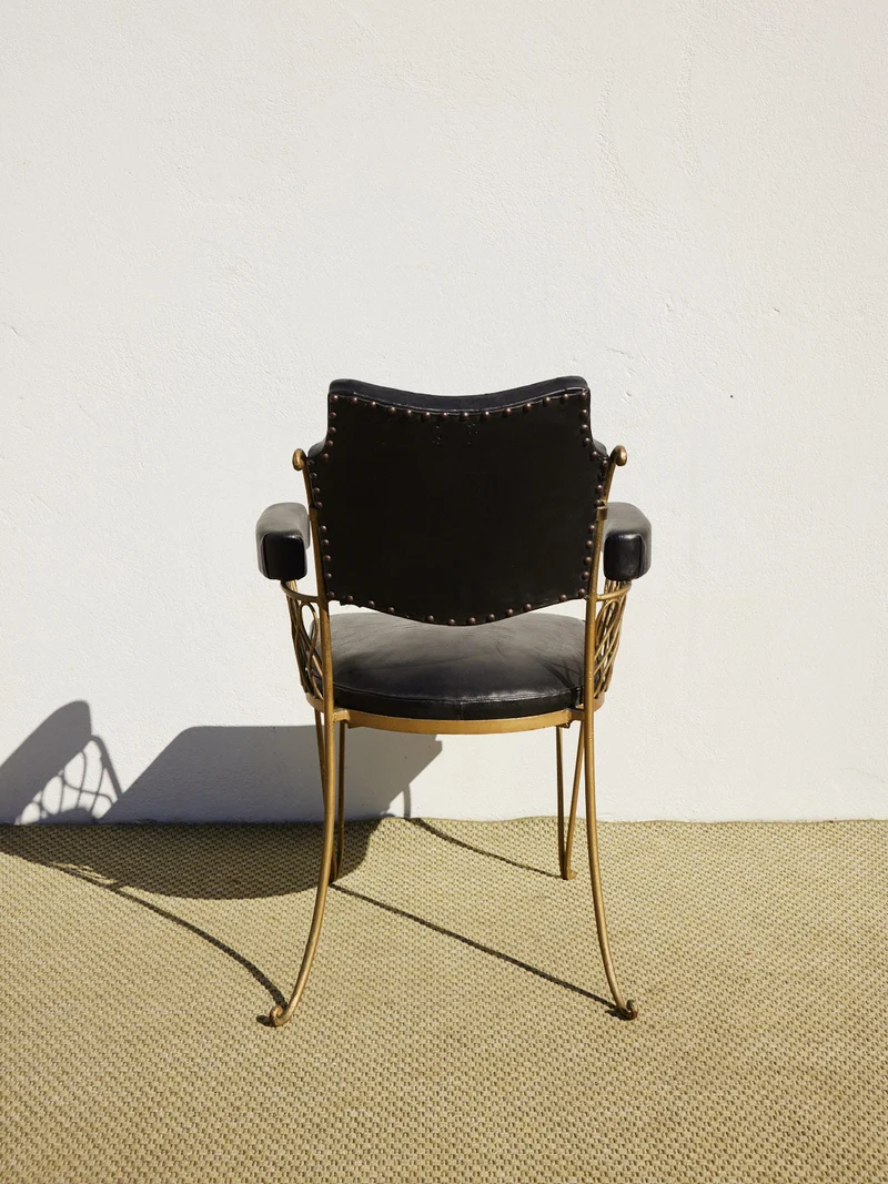 Ernest, le fauteuil de coiffeur en cuir N°1581