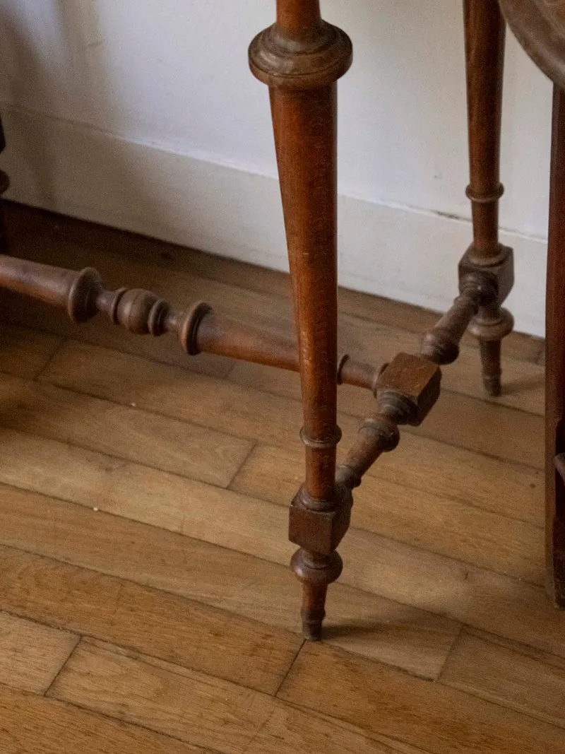 Louise, la coiffeuse au bois sculpté N°337