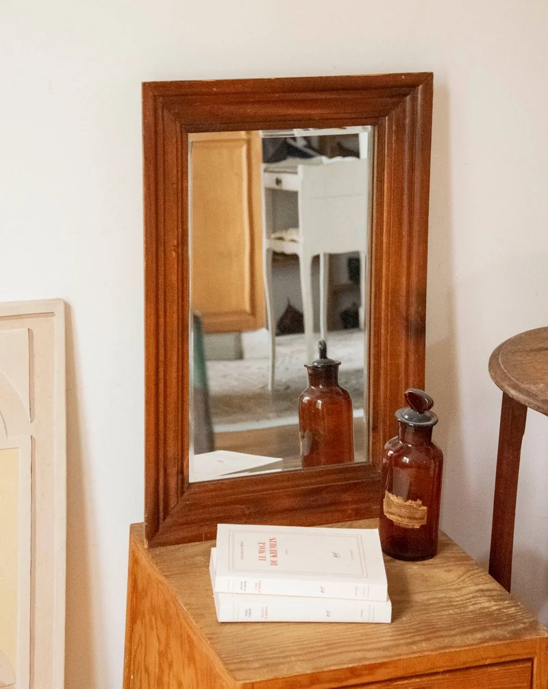 Georges, le miroir au cadre en bois sculpté N°1419