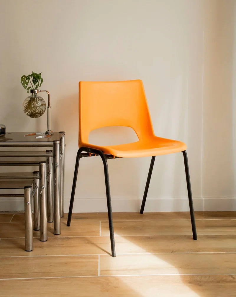 Alma, la chaise au style vibrant et rétro N°1868