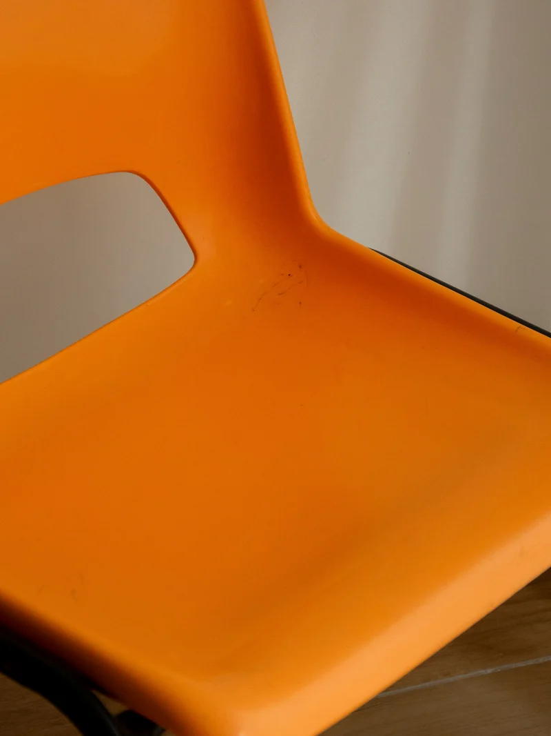 Alma, la chaise au style vibrant et rétro N°1868