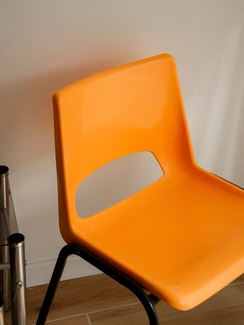 Alma, la chaise au style vibrant et rétro N°1868