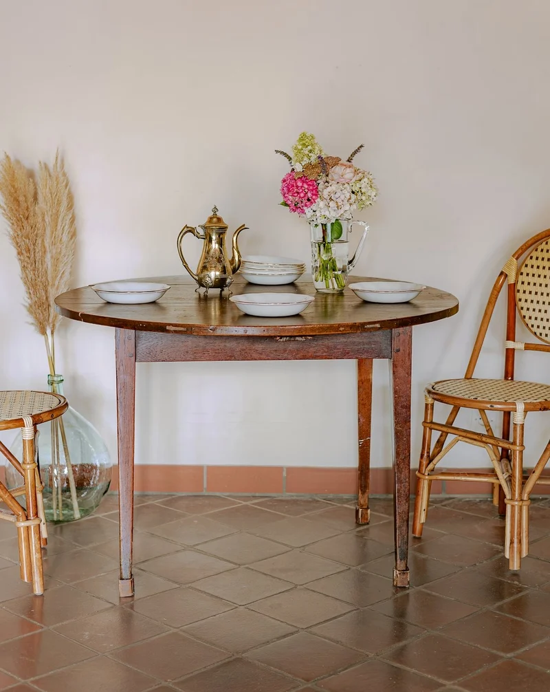 Romy, la table à manger ronde en bois brut pour 4 personnes N°1452