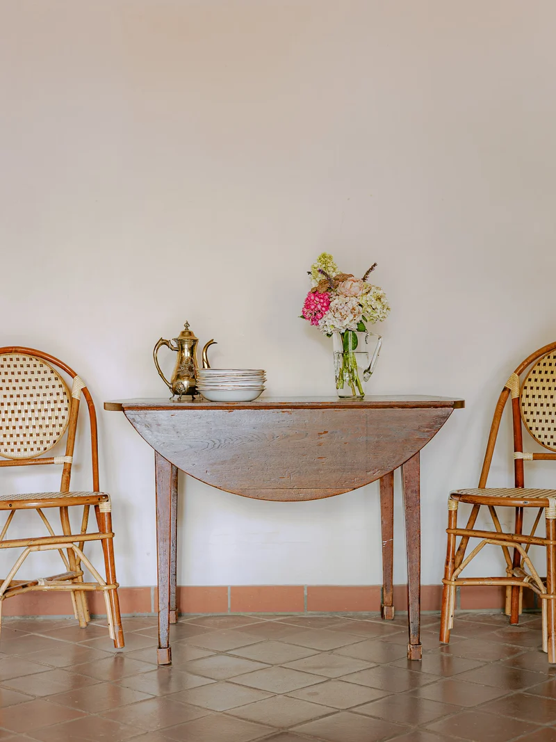 Romy, la table à manger ronde en bois brut pour 4 personnes N°1452