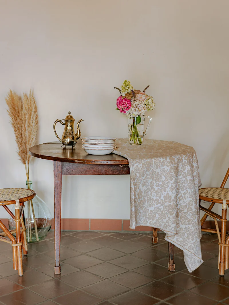 Romy, la table à manger ronde en bois brut pour 4 personnes N°1452
