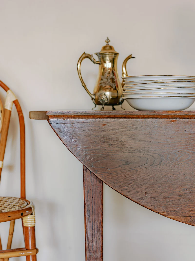 Romy, la table à manger ronde en bois brut pour 4 personnes N°1452