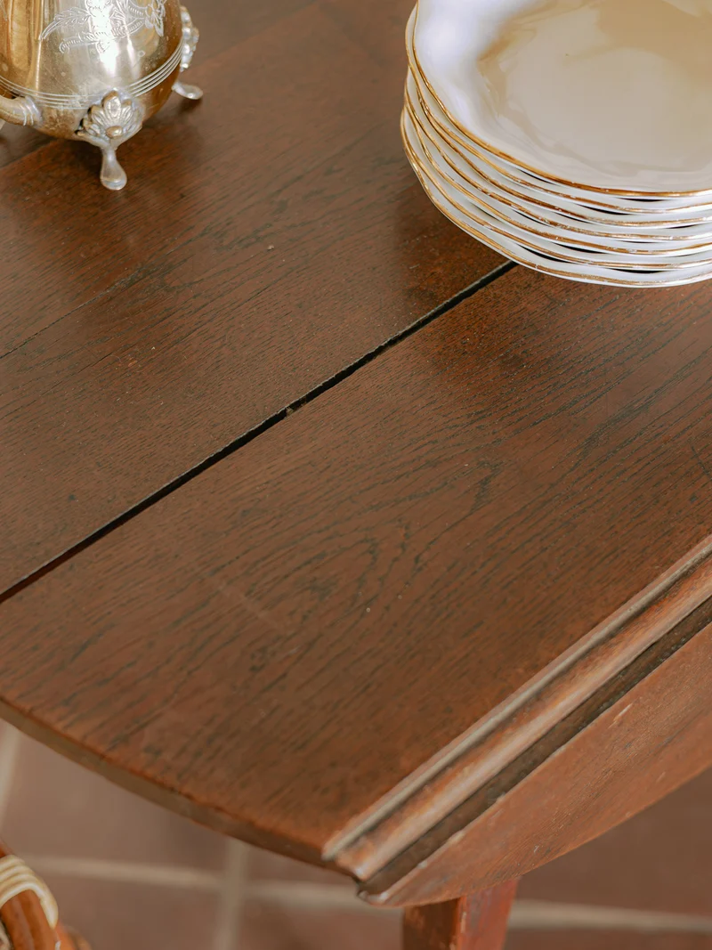 Romy, la table à manger ronde en bois brut pour 4 personnes N°1452