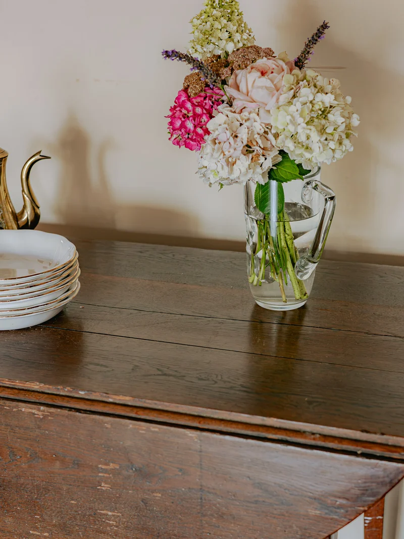 Romy, la table à manger ronde en bois brut pour 4 personnes N°1452