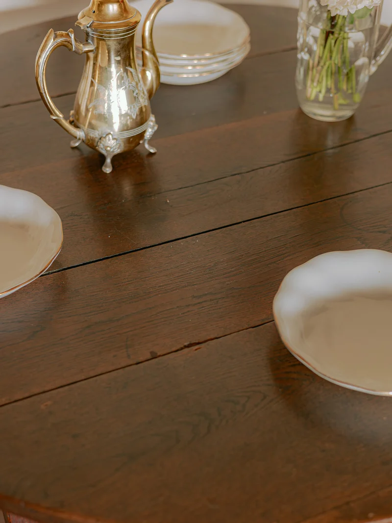 Romy, la table à manger ronde en bois brut pour 4 personnes N°1452
