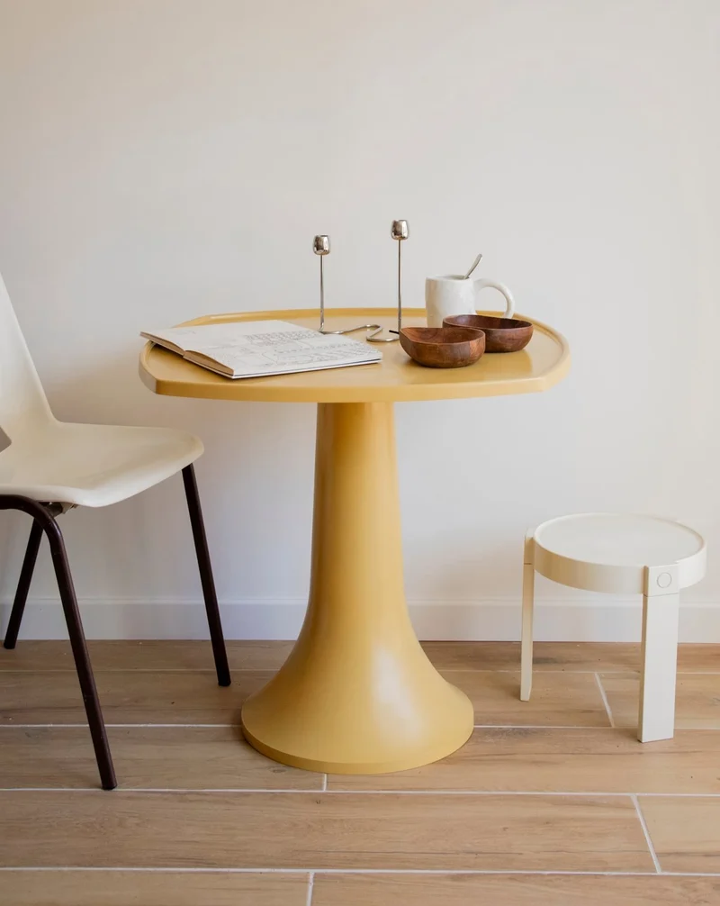 Karla, la table à manger au pied tulipe N°1270