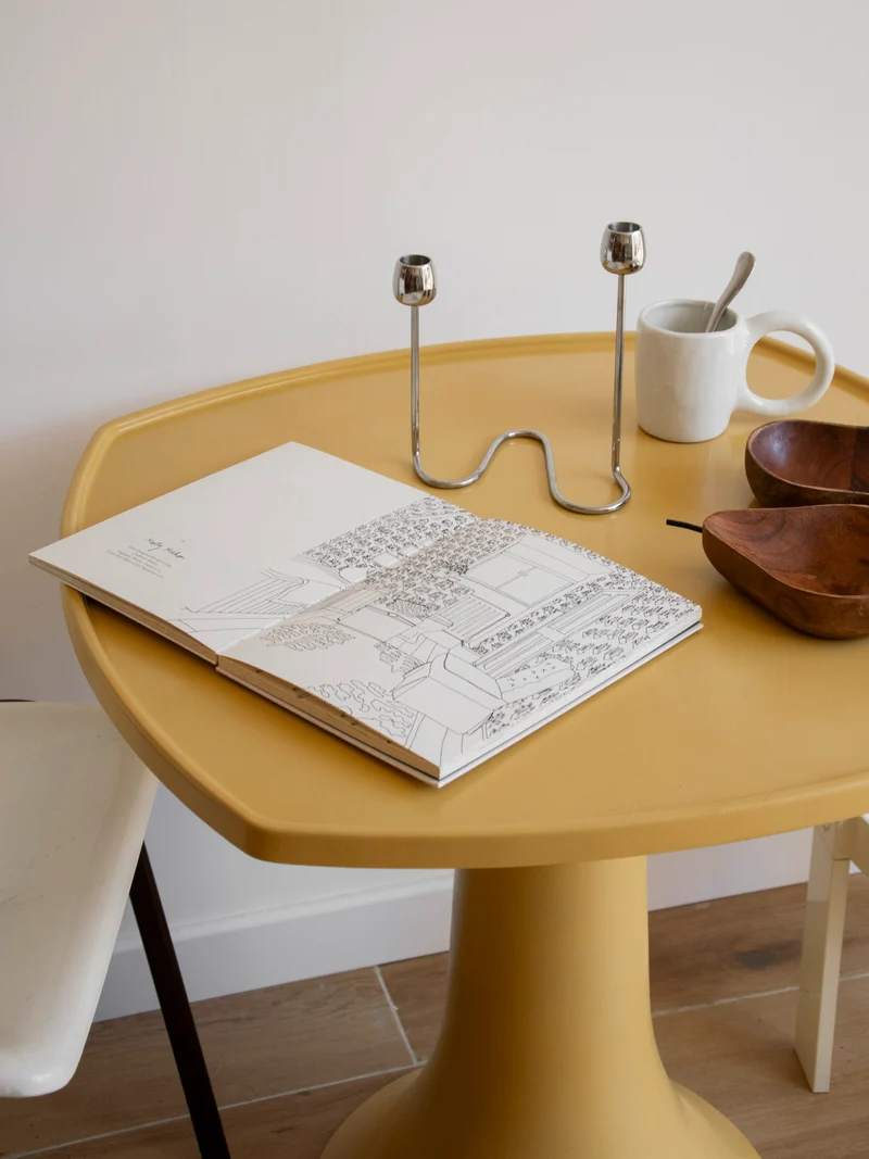Karla, la table à manger au pied tulipe N°1270
