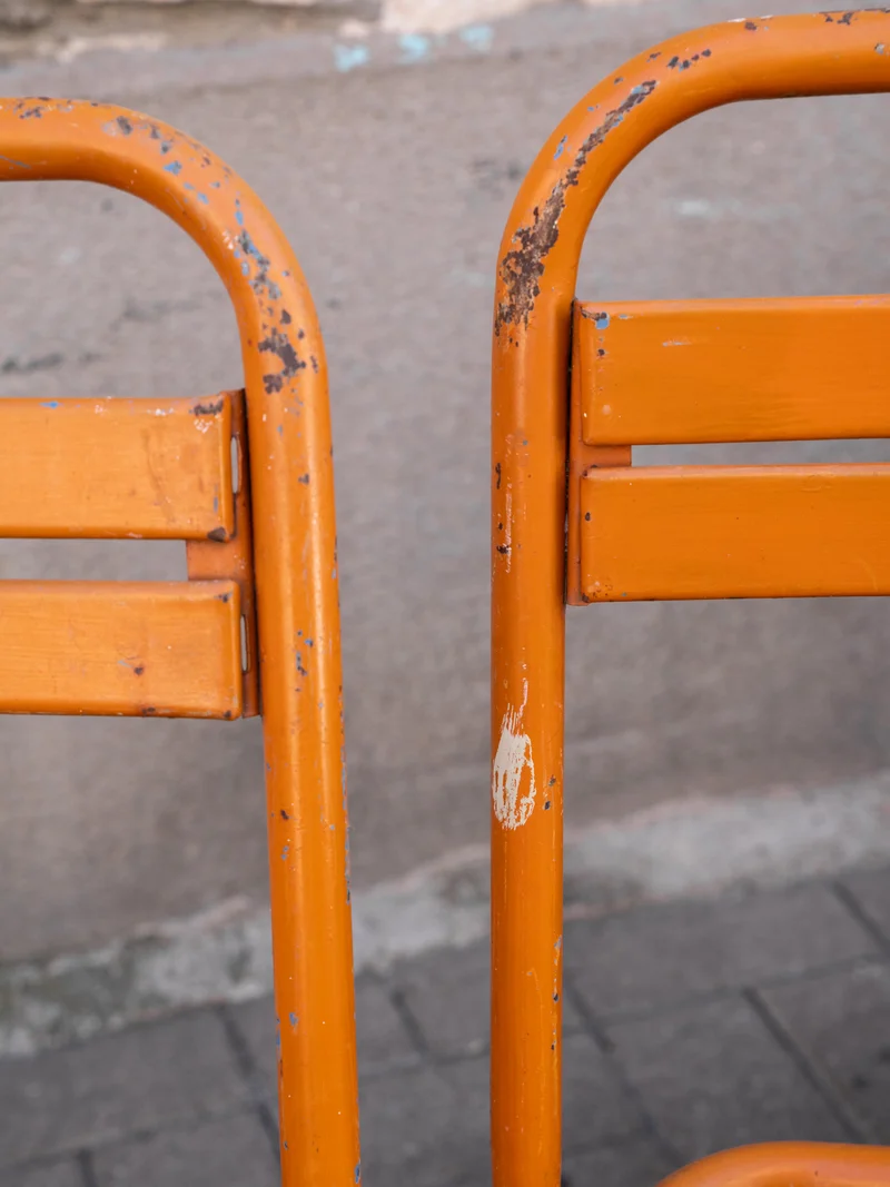 Alma, la paire de chaises Tolix en métal orange N°1943