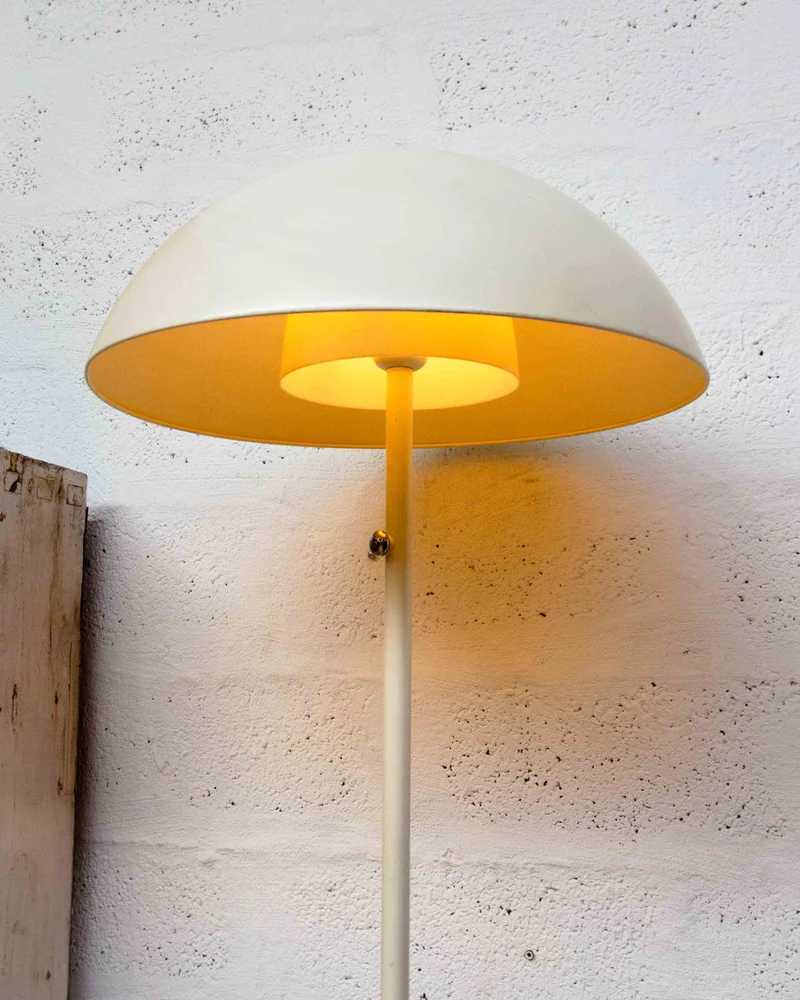 Julien, le lampadaire en métal blanc N°396