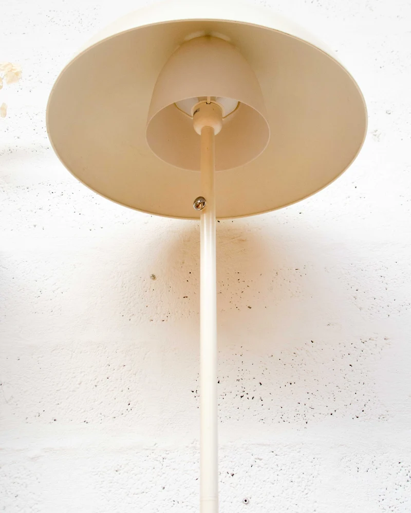 Julien, le lampadaire en métal blanc N°396