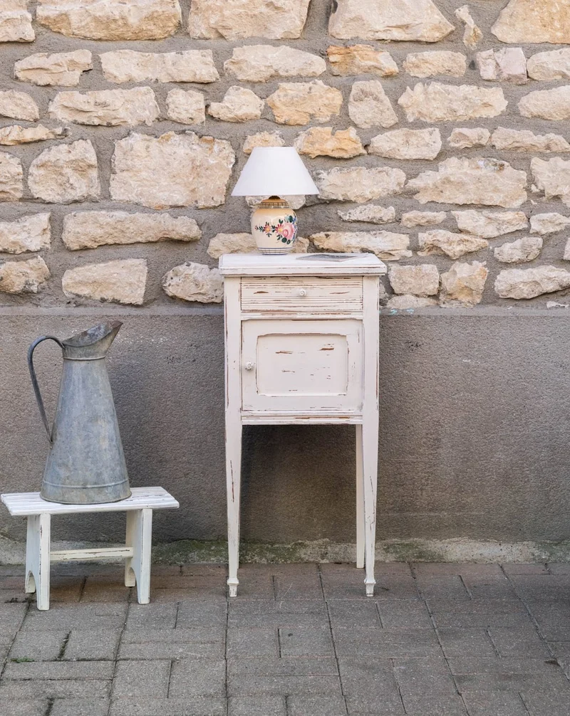 Odile, la table de chevet en bois blanc N°1544