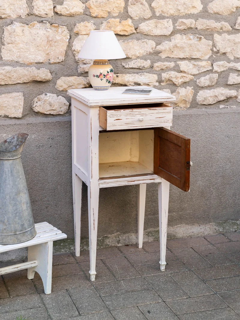 Odile, la table de chevet en bois blanc N°1544