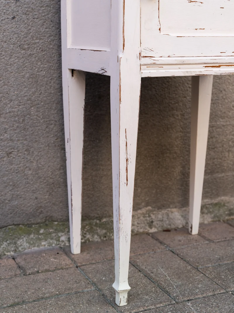 Odile, la table de chevet en bois blanc N°1544