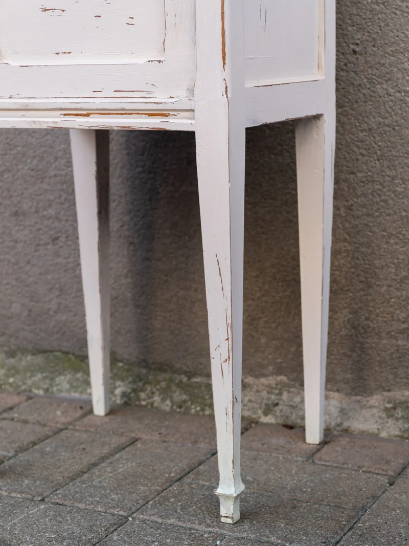 Odile, la table de chevet en bois blanc N°1544