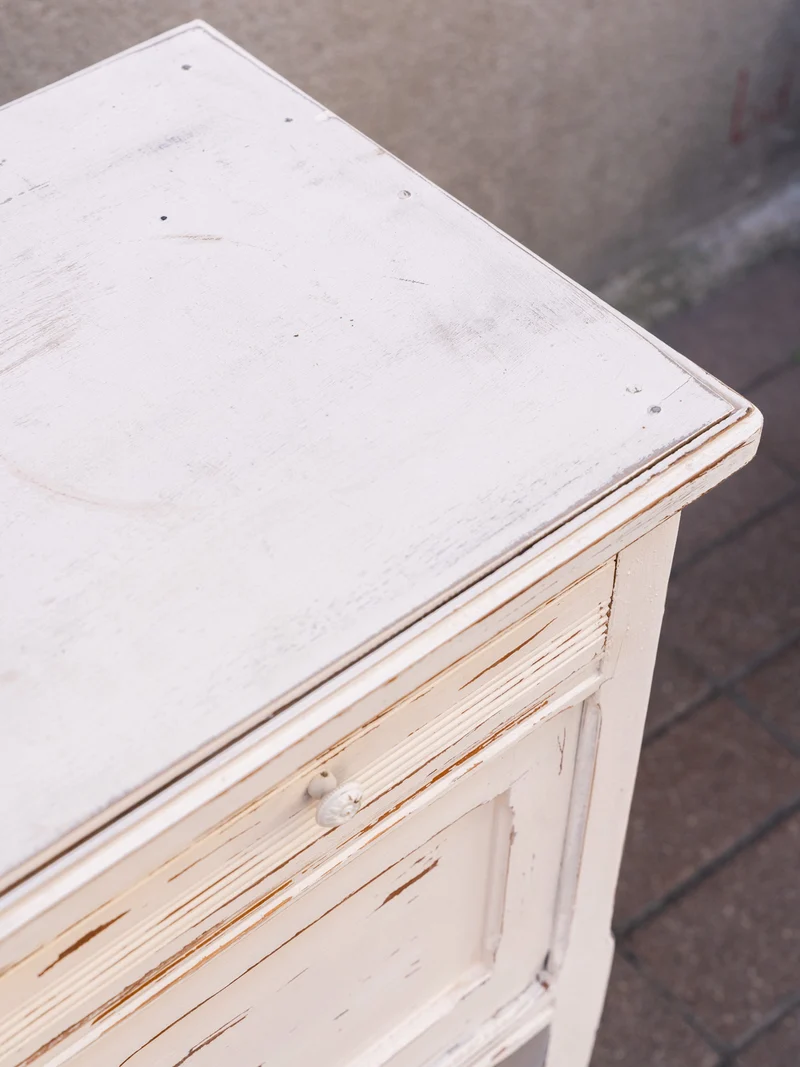 Odile, la table de chevet en bois blanc N°1544