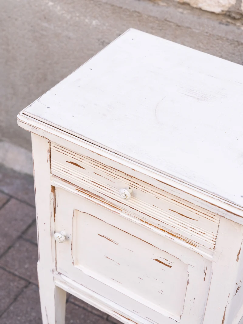 Odile, la table de chevet en bois blanc N°1544