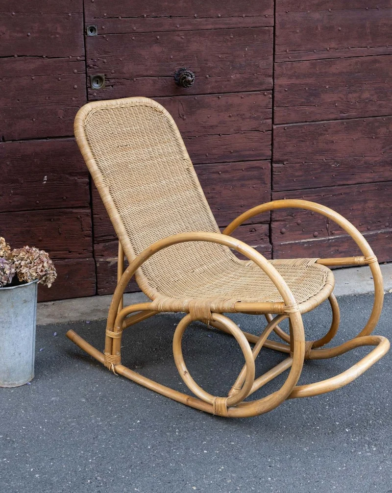 Alibert, le rocking-chair vintage en rotin N°102