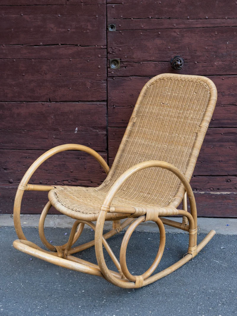 Alibert, le rocking-chair vintage en rotin N°102