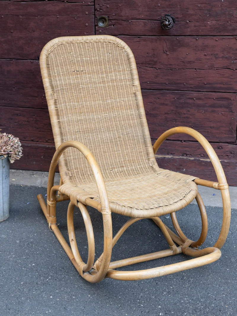 Alibert, le rocking-chair vintage en rotin N°102