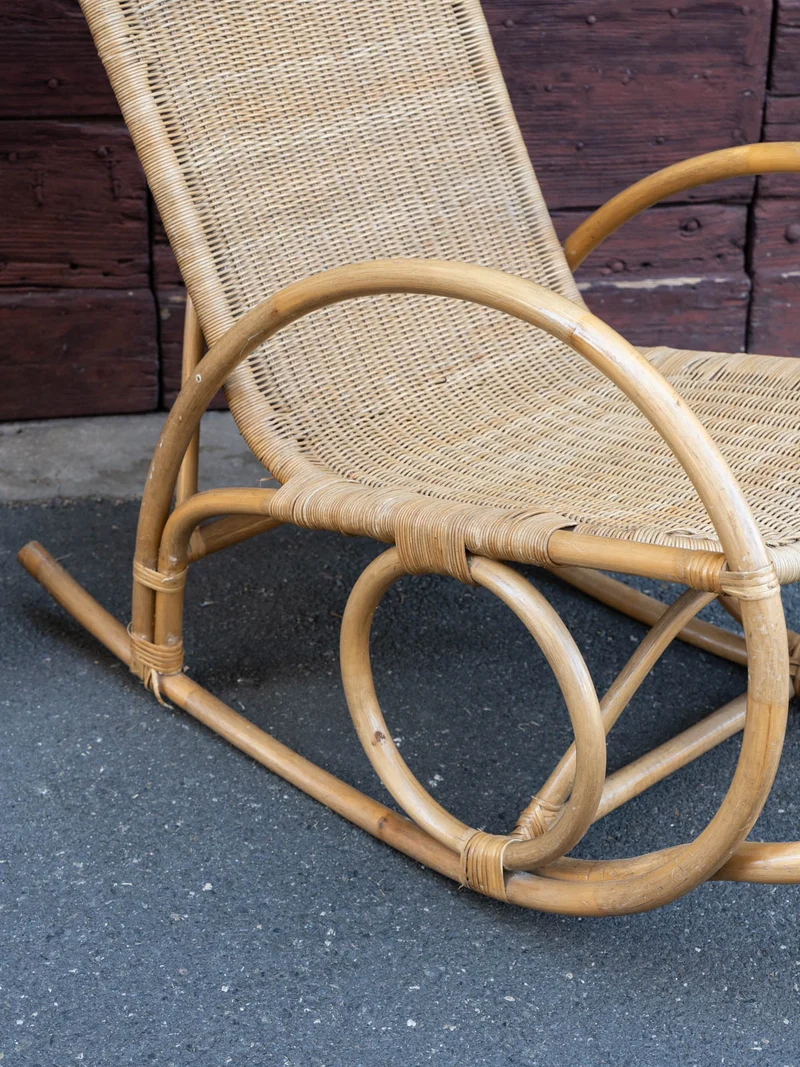 Alibert, le rocking-chair vintage en rotin N°102