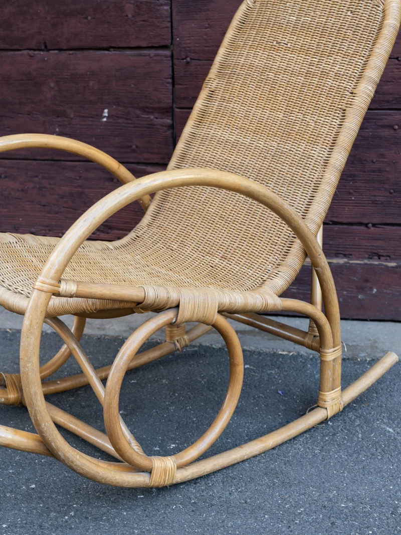 Alibert, le rocking-chair vintage en rotin N°102