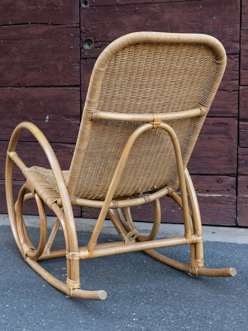 Alibert, le rocking-chair vintage en rotin N°102