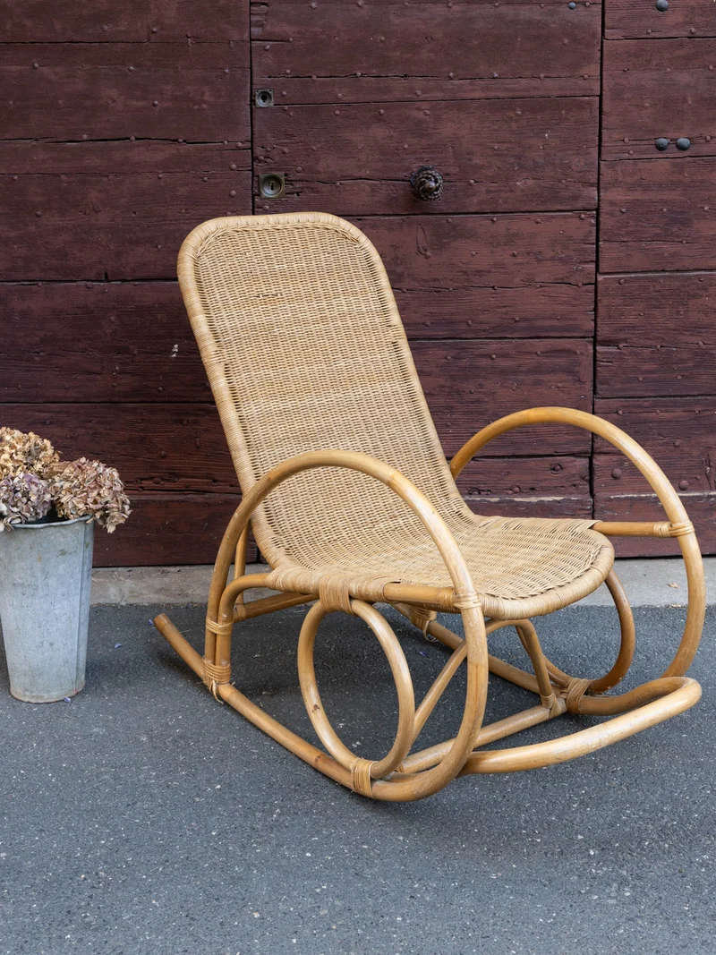 Alibert, le rocking-chair vintage en rotin N°102