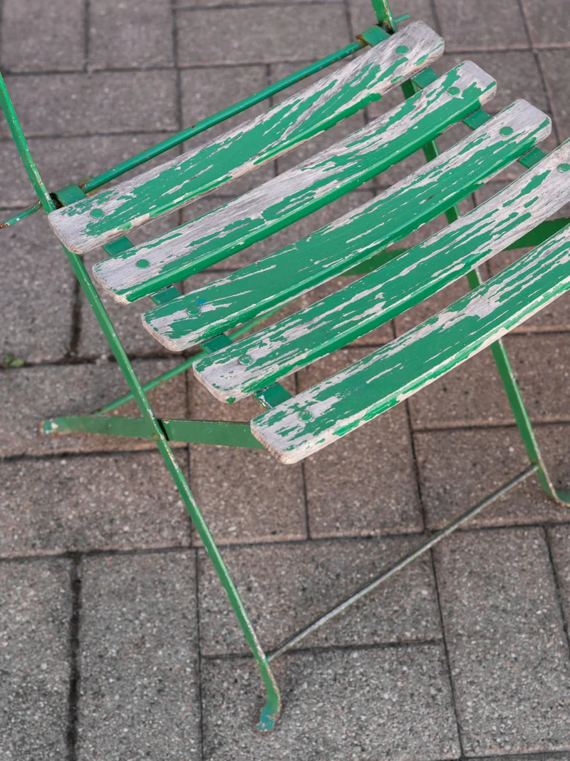 Claude, la paire de chaises de jardin vertes en bois et métal N°1592